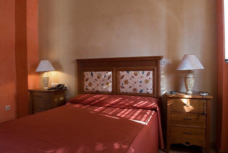 Hotel Esmeralda Osuna Extérieur photo