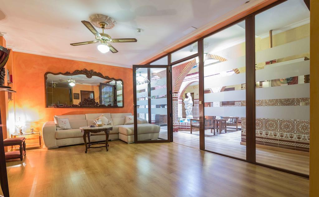 Hotel Esmeralda Osuna Extérieur photo